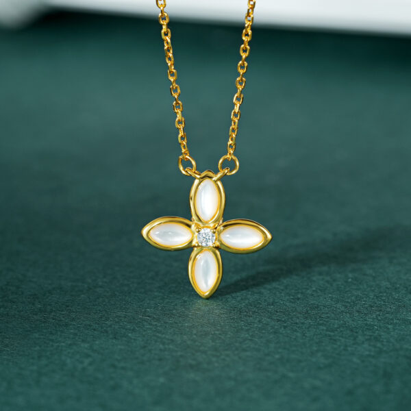 Simple And Fashionable Cross Pendant S925 Silver Niche Design Sense Natural Mother Shell Emerald Two Wearing Necklace - Image 2